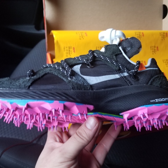 Off-White Wmns Air Zoom Terra Kiger

Sz 6.5 - Picture 3 of 3